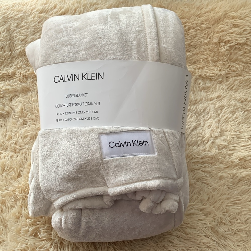 CALVIN KLEIN QUEEN BLANKET